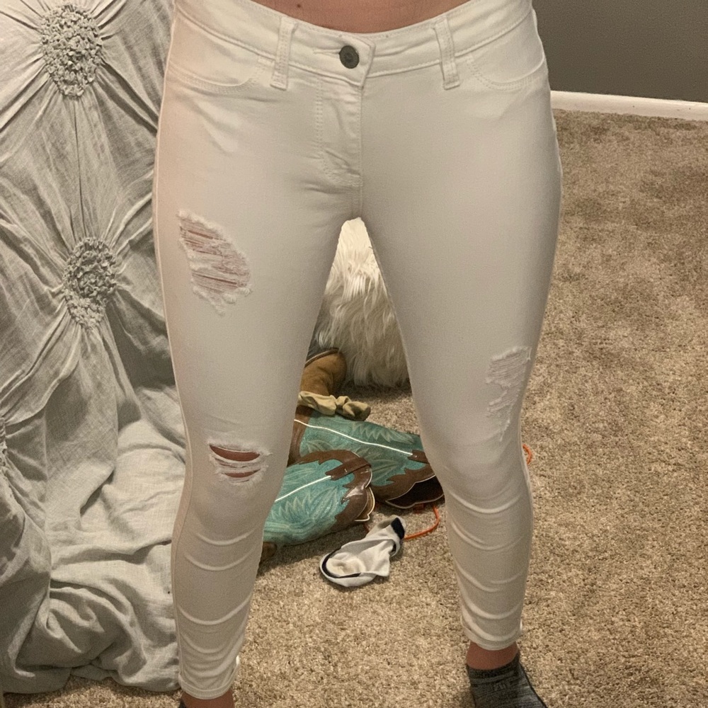white distress hollister skinny jeans
